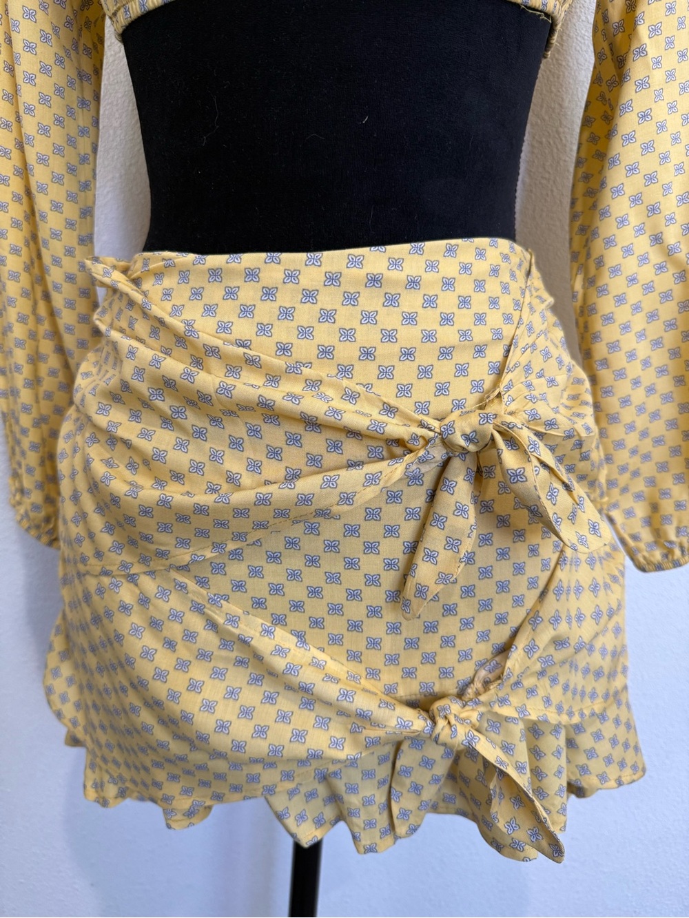 Emory Park Yellow Floral Two Piece Set Crop Top Wrap Skort Boho Small - Picture 3 of 12